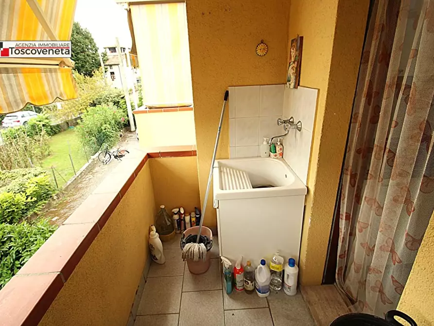 Immagine 16 di Appartamento in vendita  a Lucca