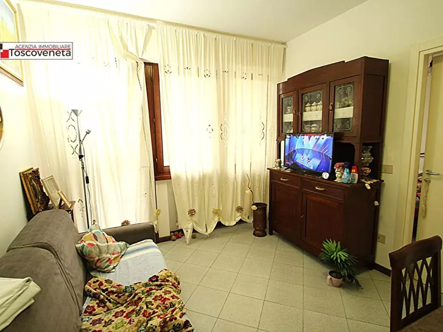 Immagine 17 di Appartamento in vendita  a Lucca