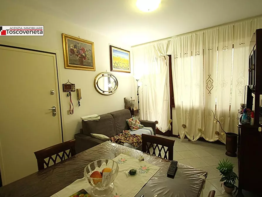 Immagine 1 di Appartamento in vendita  a Lucca