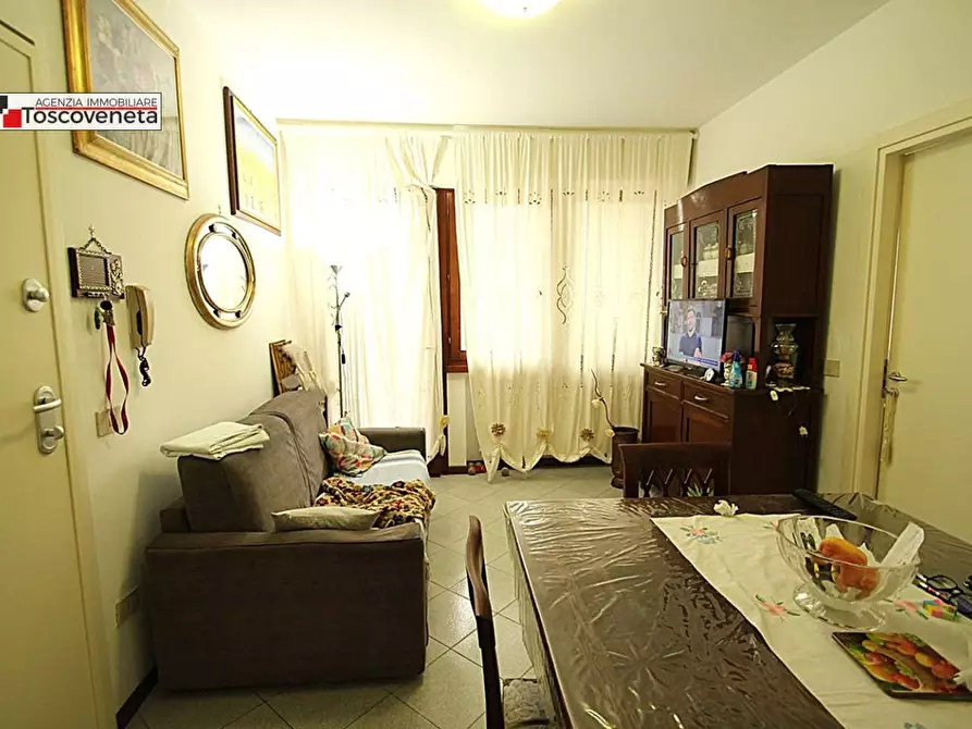 Immagine 5 di Appartamento in vendita  a Lucca