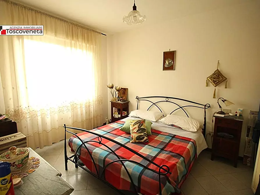 Immagine 9 di Appartamento in vendita  a Lucca