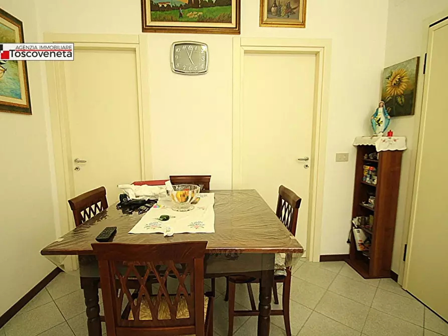 Immagine 18 di Appartamento in vendita  a Lucca