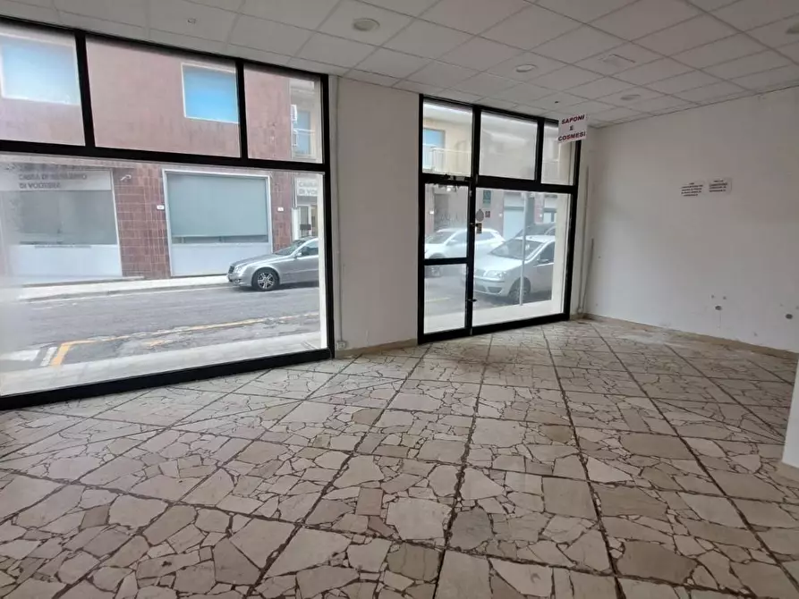 Immagine 1 di Locale commerciale in affitto  a Rosignano Marittimo