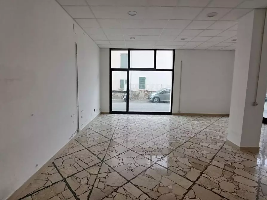 Immagine 8 di Locale commerciale in affitto  a Rosignano Marittimo