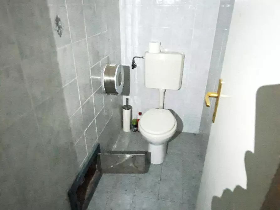 Immagine 12 di Locale commerciale in affitto  a Rosignano Marittimo