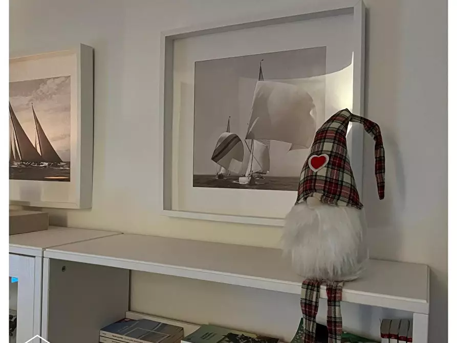 Immagine 4 di Appartamento in vendita  a Viareggio