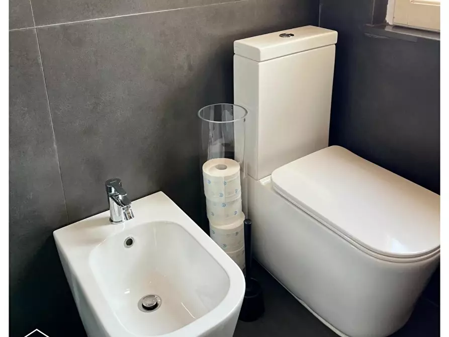 Immagine 14 di Appartamento in vendita  a Viareggio