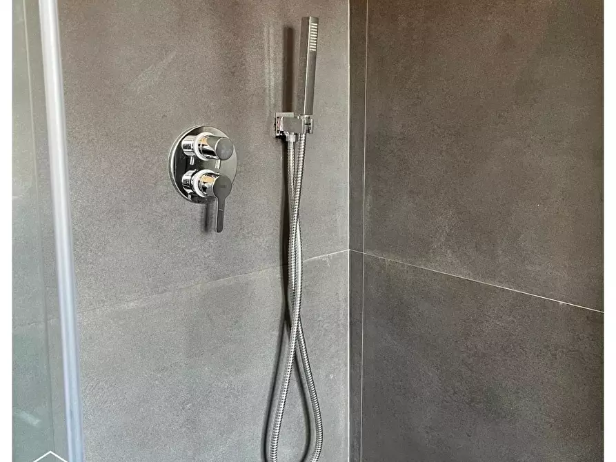 Immagine 15 di Appartamento in vendita  a Viareggio