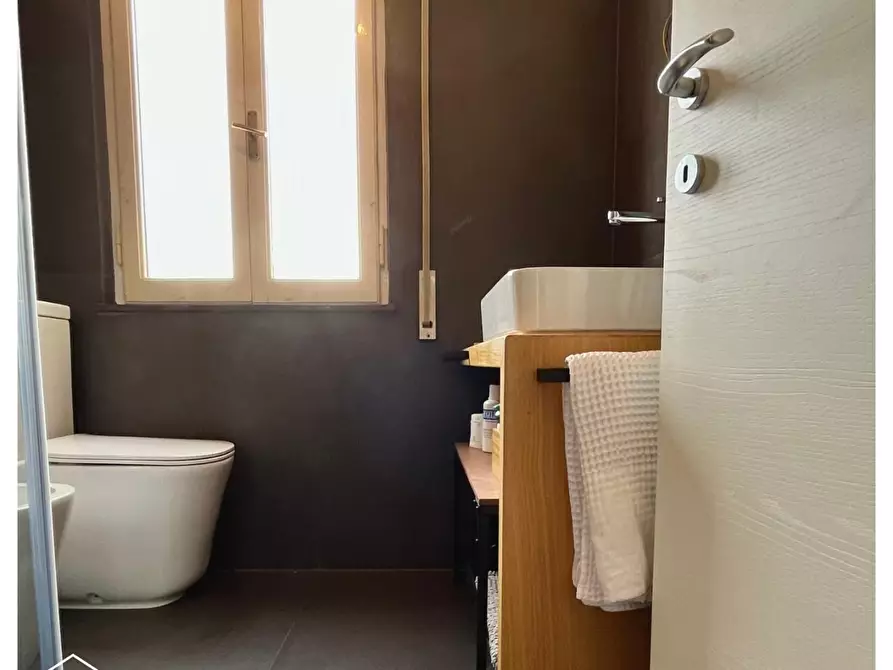 Immagine 13 di Appartamento in vendita  a Viareggio