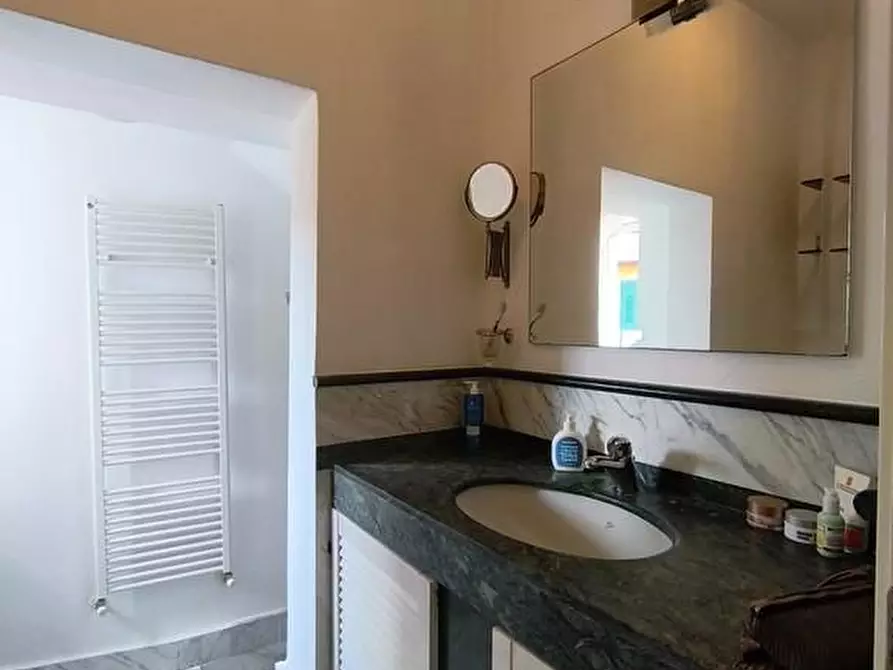 Immagine 16 di Porzione di casa in vendita  a Carrara