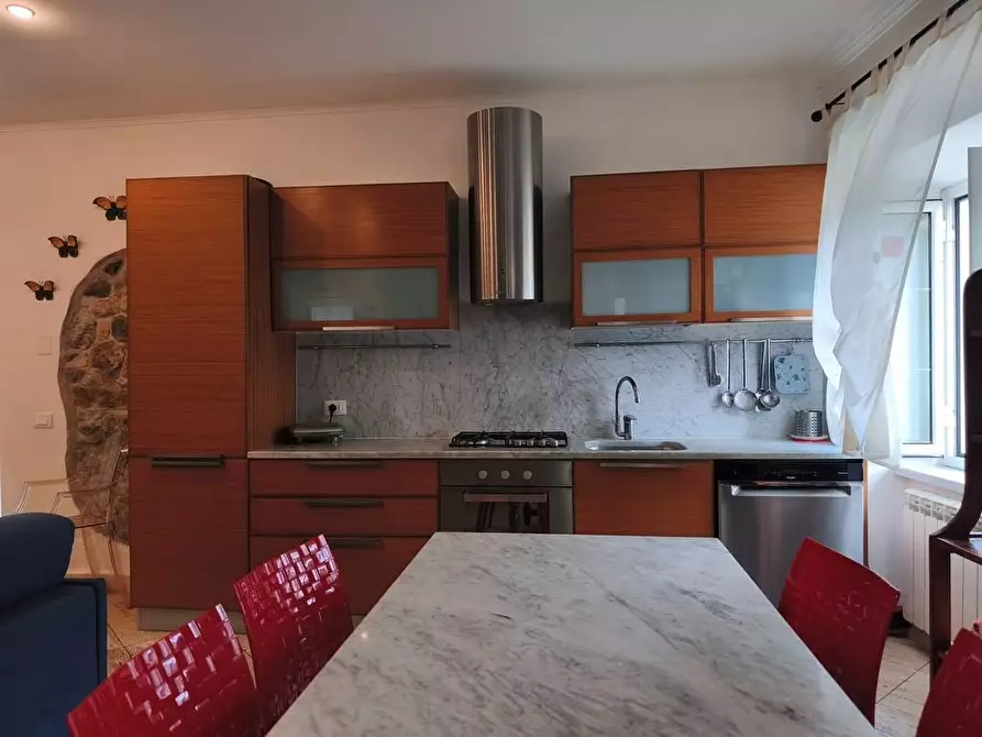 Immagine 4 di Porzione di casa in vendita  a Carrara