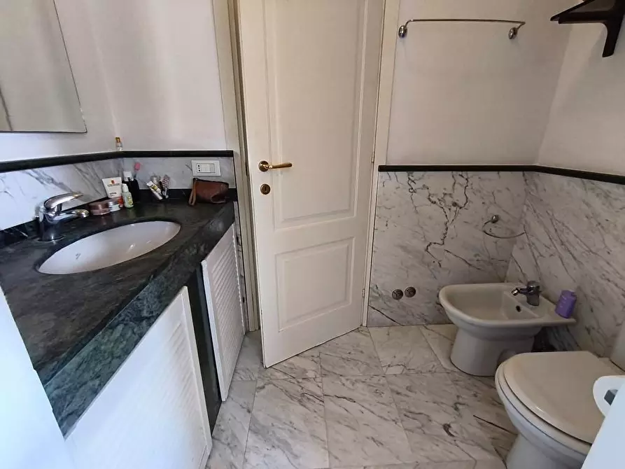 Immagine 18 di Porzione di casa in vendita  a Carrara