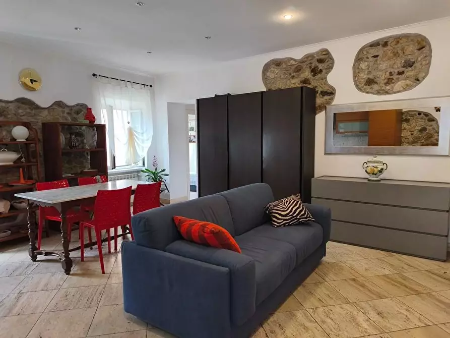Immagine 1 di Porzione di casa in vendita  a Carrara