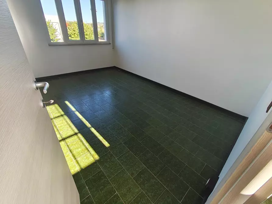 Immagine 26 di Ufficio in affitto  a Lucca