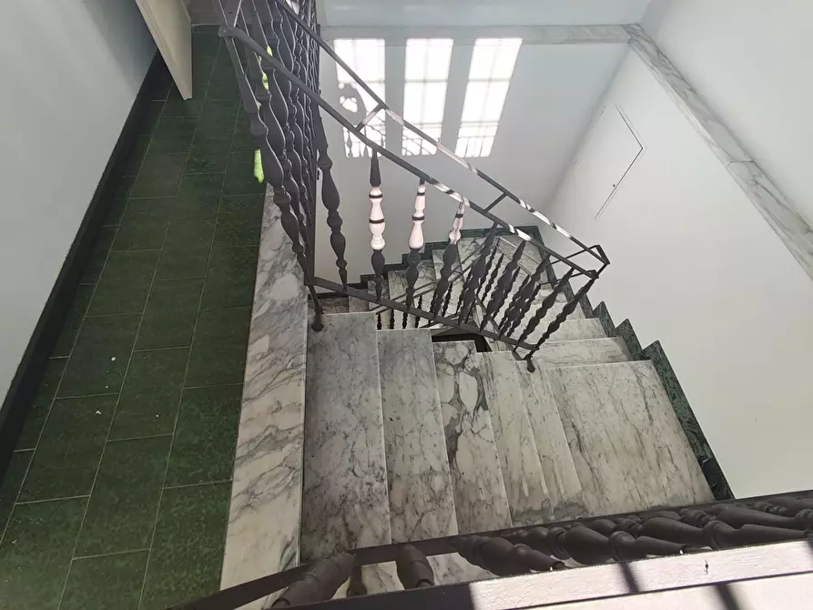 Immagine 11 di Ufficio in affitto  a Lucca