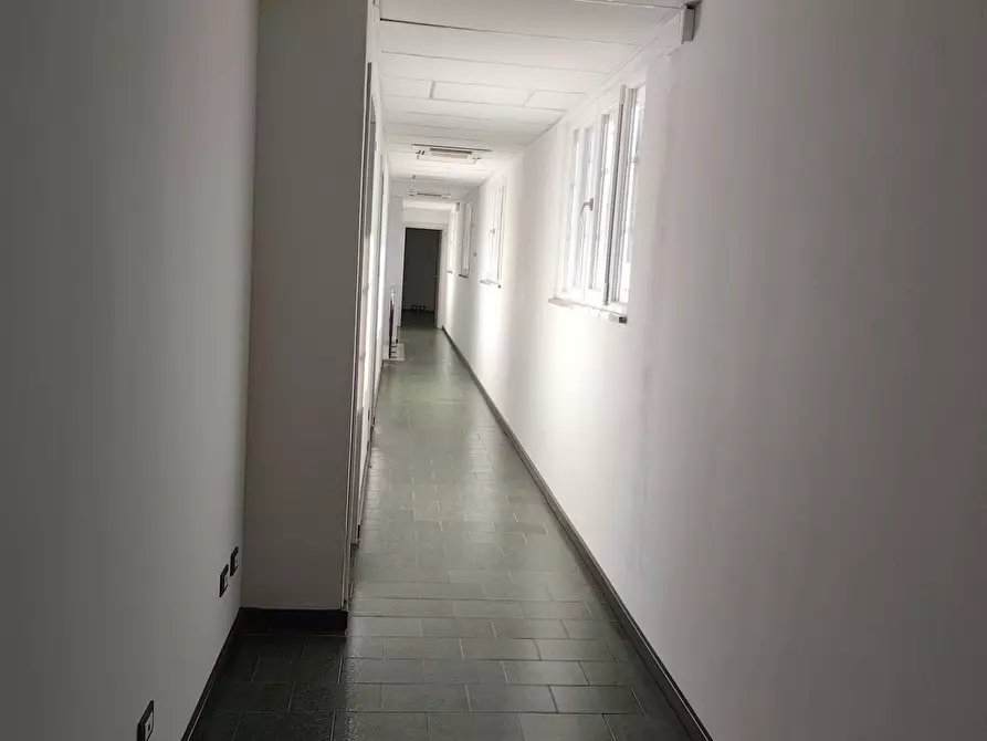 Immagine 24 di Ufficio in affitto  a Lucca