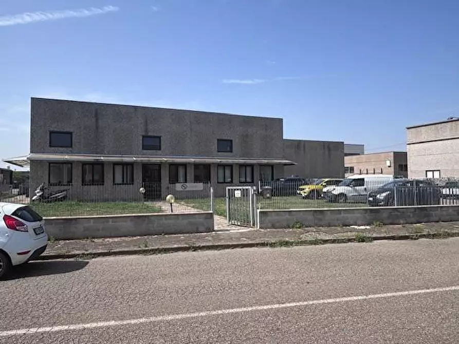 Immagine 1 di Capannone industriale in vendita  a Pontedera