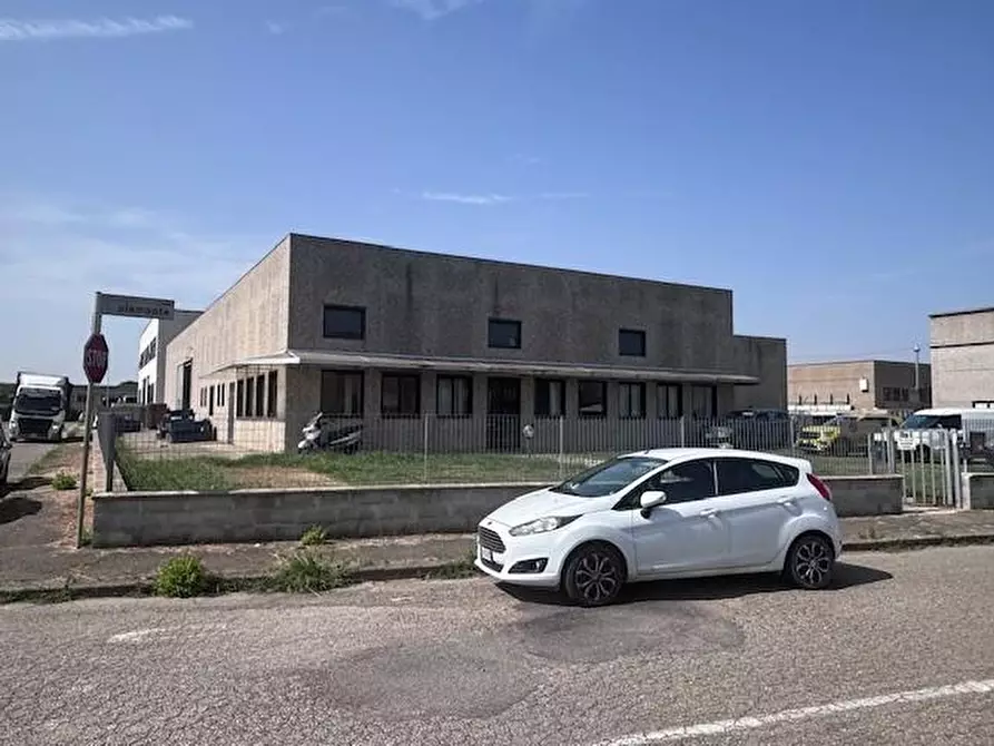 Immagine 2 di Capannone industriale in vendita  a Pontedera