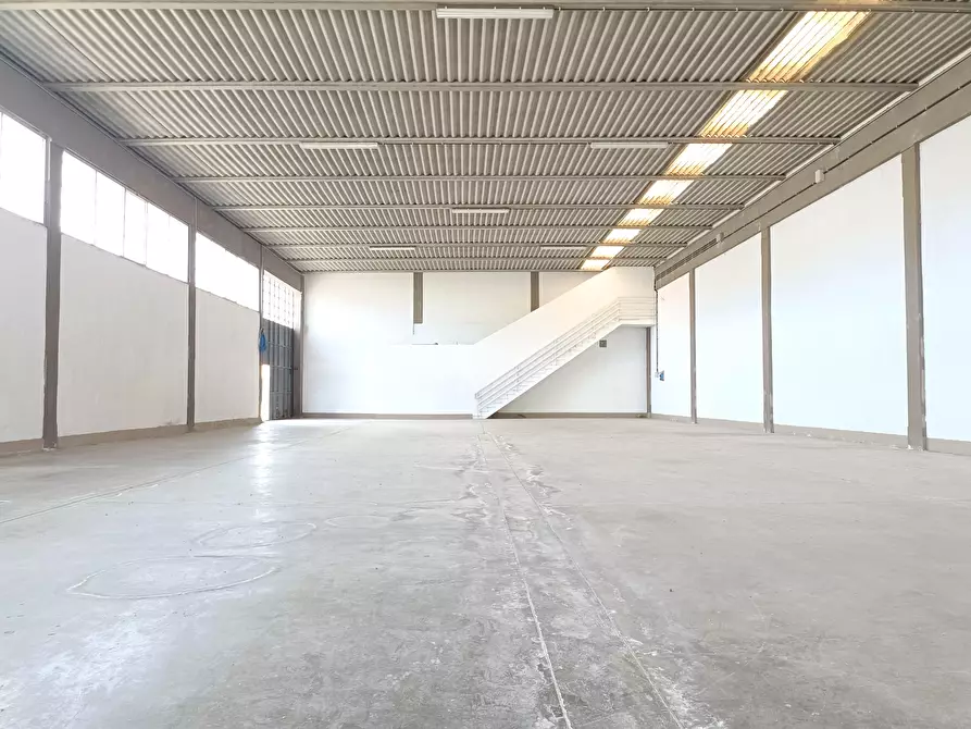 Immagine 14 di Capannone industriale in vendita  a Vinci