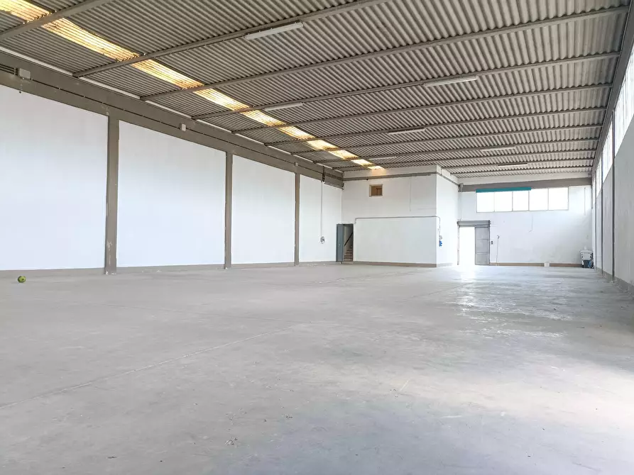 Immagine 2 di Capannone industriale in vendita  a Vinci