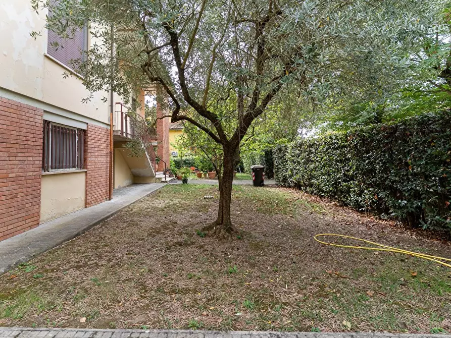 Immagine 5 di Villa in vendita  a Capraia E Limite