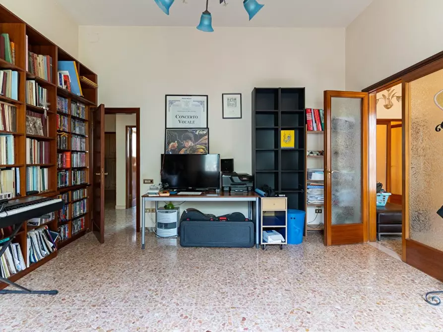 Immagine 25 di Villa in vendita  a Capraia E Limite