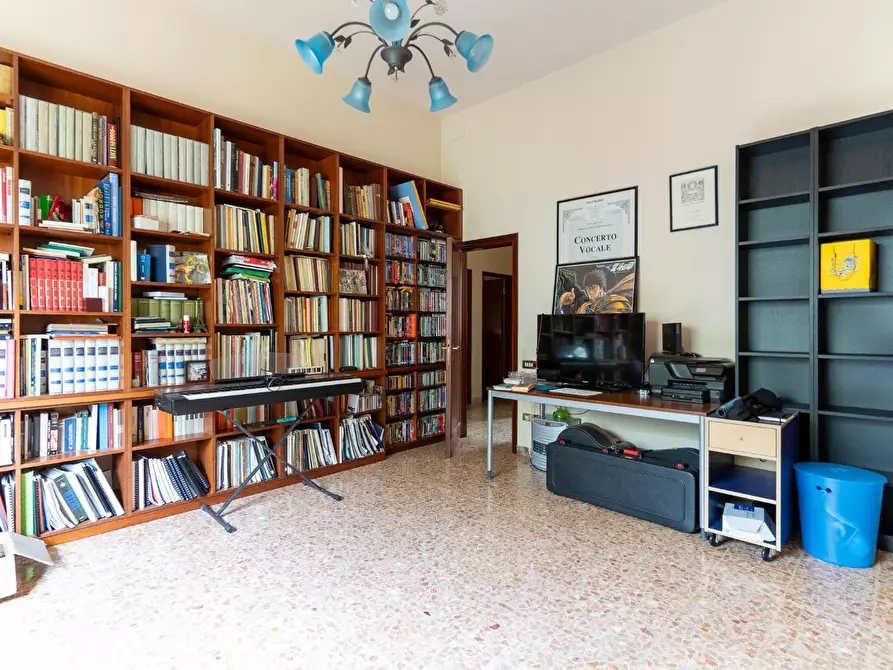 Immagine 27 di Villa in vendita  a Capraia E Limite