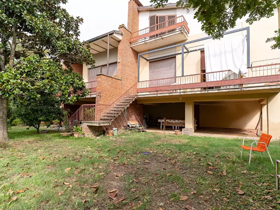 Immagine 9 di Villa in vendita  a Capraia E Limite