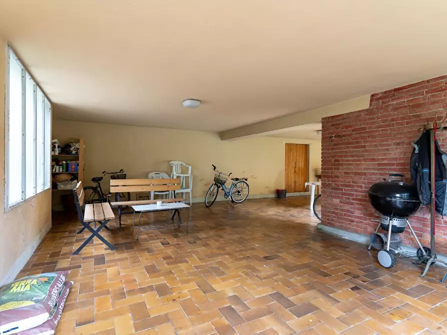 Immagine 37 di Villa in vendita  a Capraia E Limite