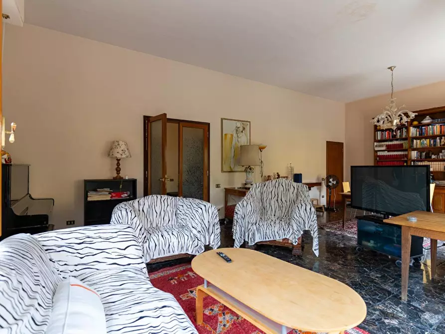 Immagine 21 di Villa in vendita  a Capraia E Limite