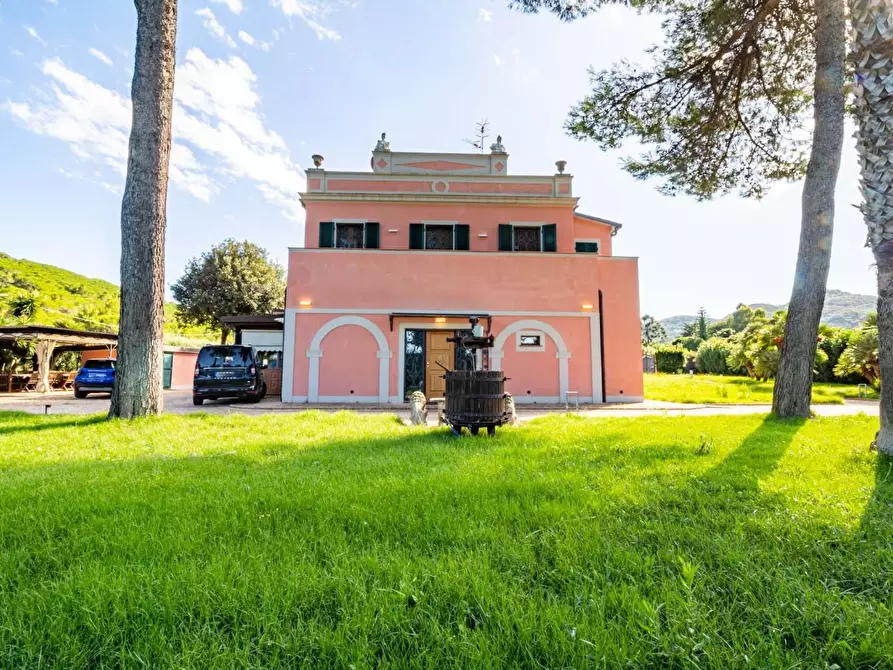 Immagine 2 di Villa in vendita  a Portoferraio