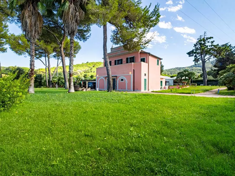 Immagine 1 di Villa in vendita  a Portoferraio