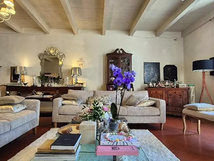 Immagine 5 di Villa in vendita  a Cascina