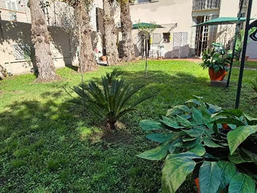 Immagine 25 di Villa in vendita  a Cascina