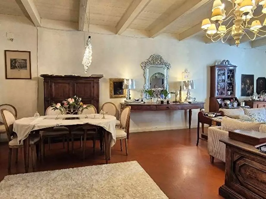 Immagine 11 di Villa in vendita  a Cascina