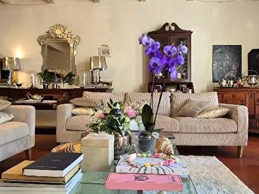 Immagine 3 di Villa in vendita  a Cascina