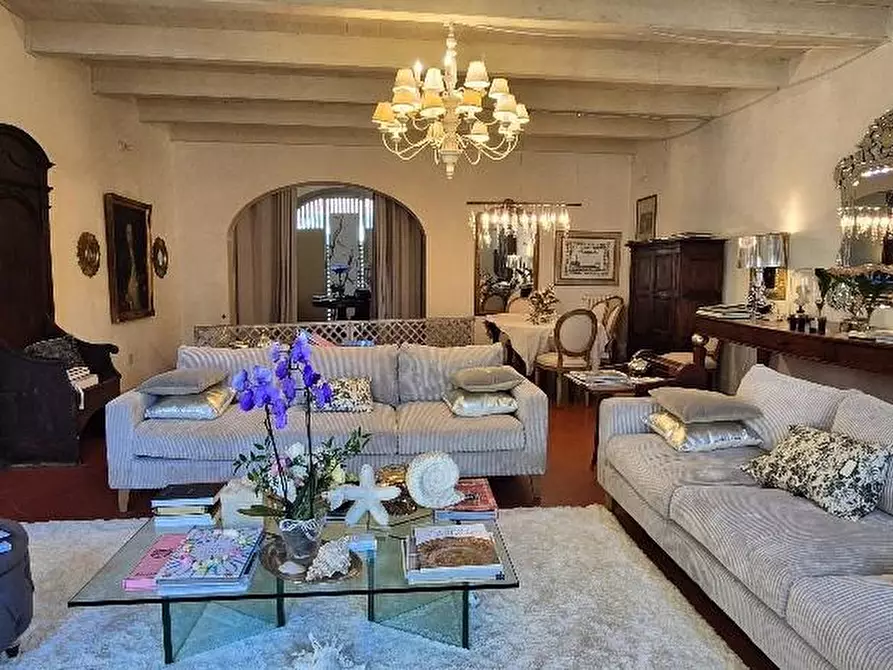 Immagine 7 di Villa in vendita  a Cascina