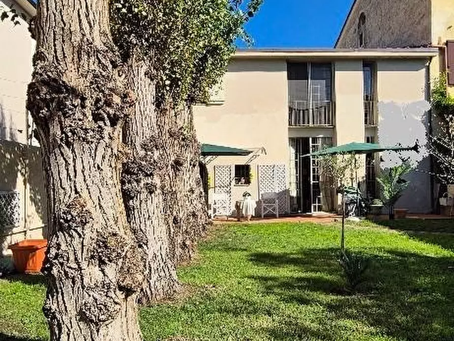 Immagine 24 di Villa in vendita  a Cascina