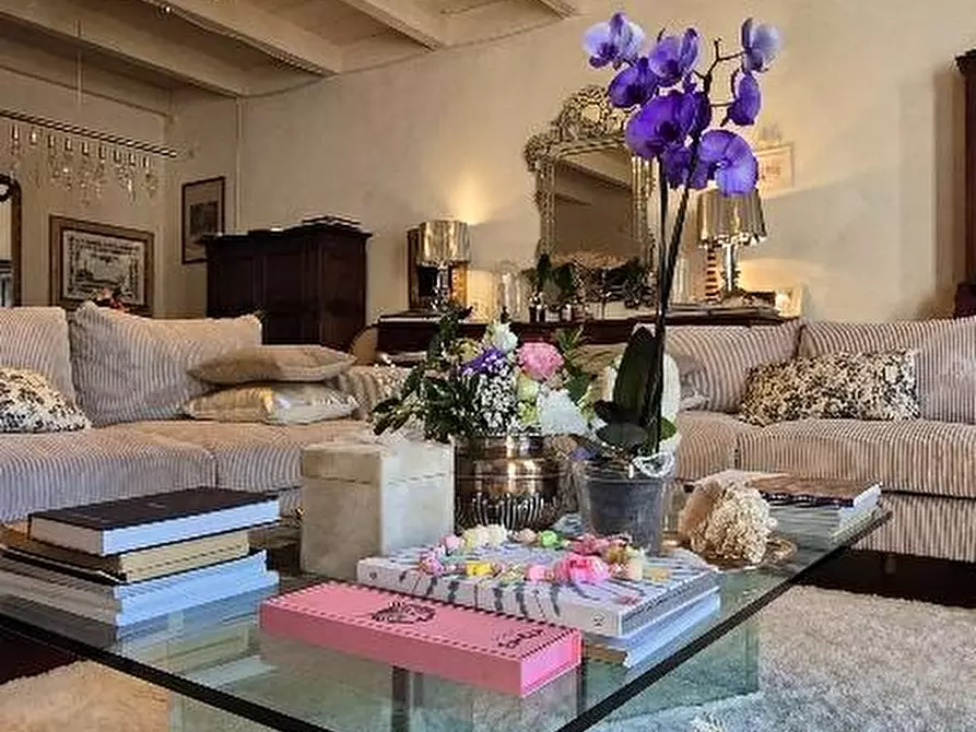 Immagine 4 di Villa in vendita  a Cascina