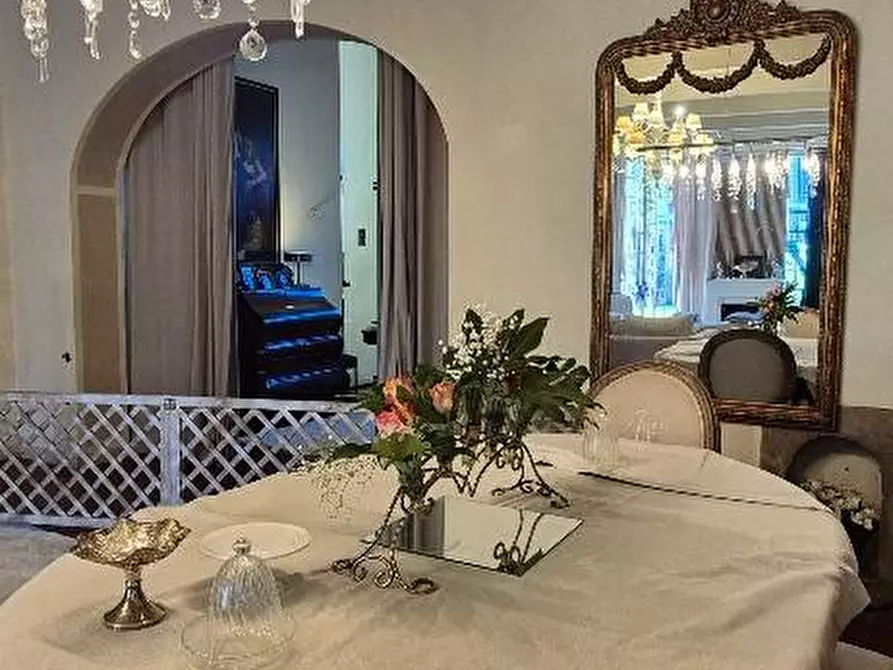 Immagine 13 di Villa in vendita  a Cascina