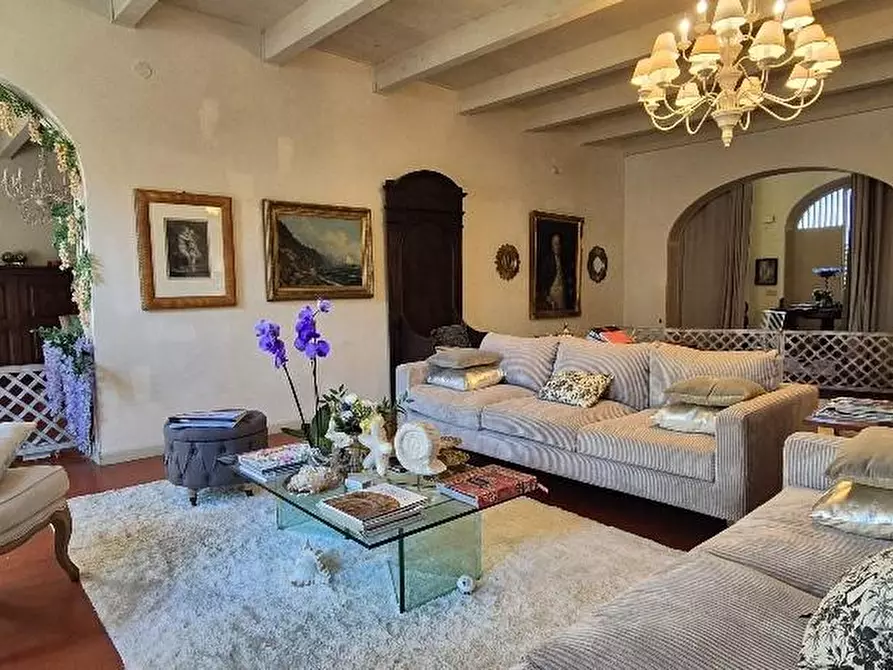 Immagine 8 di Villa in vendita  a Cascina