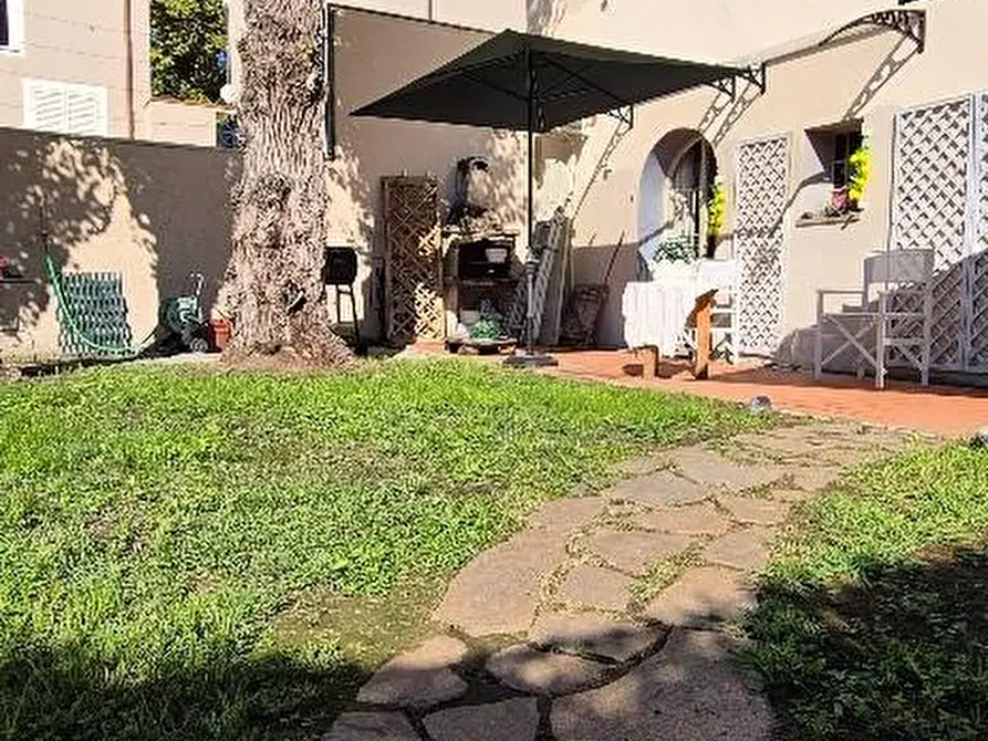 Immagine 23 di Villa in vendita  a Cascina