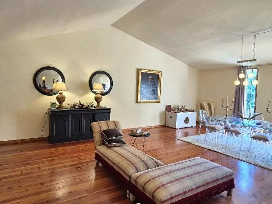 Immagine 33 di Villa in vendita  a Cascina