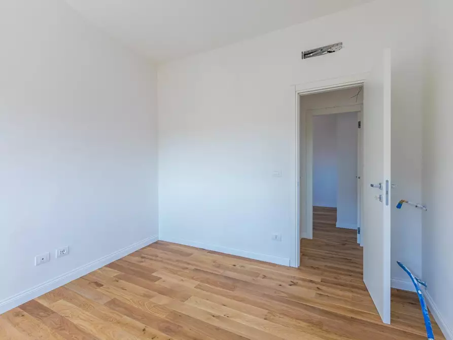 Immagine 17 di Appartamento in vendita  a Livorno