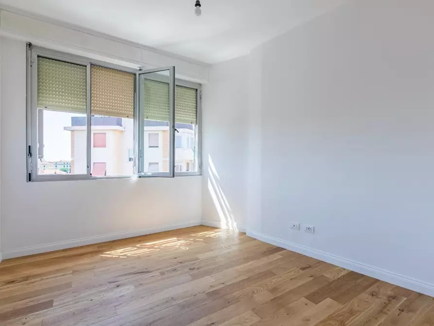 Immagine 13 di Appartamento in vendita  a Livorno