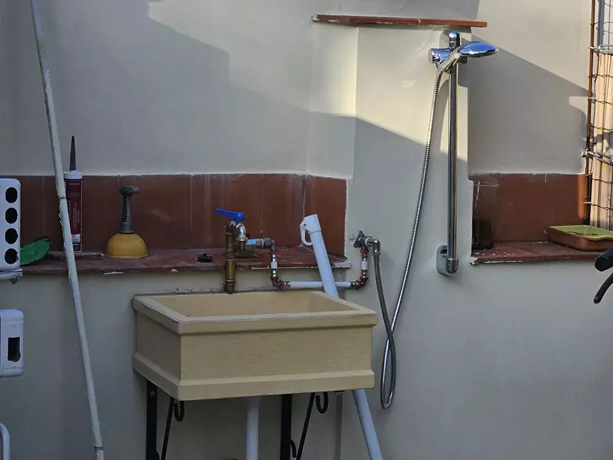 Immagine 18 di Casa semindipendente in affitto  a Carrara