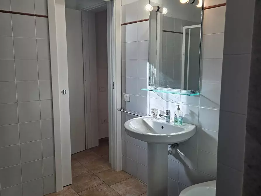 Immagine 15 di Casa semindipendente in affitto  a Carrara