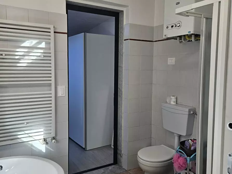 Immagine 14 di Casa semindipendente in affitto  a Carrara