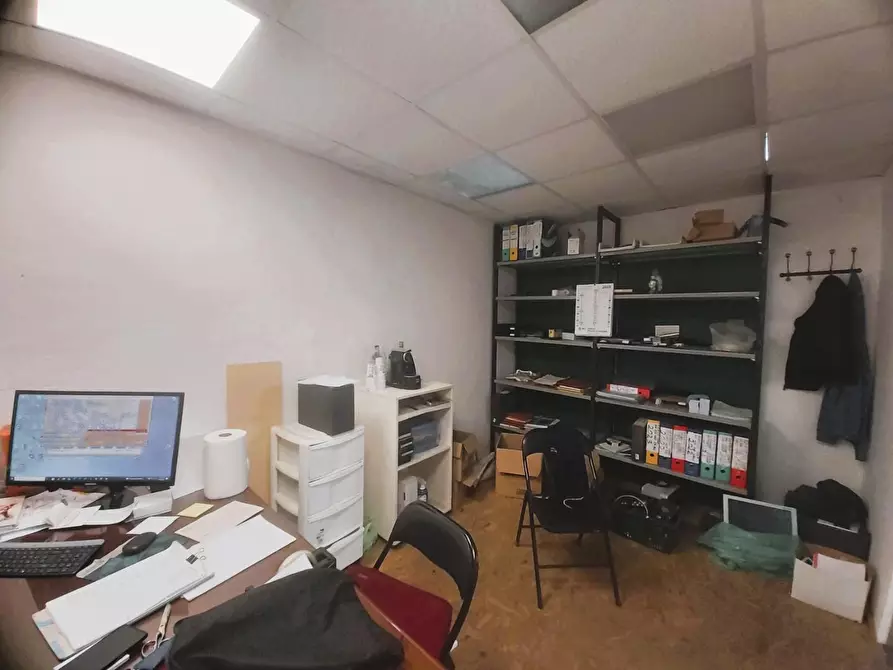 Immagine 9 di Attività artigianale in affitto  a Vicopisano