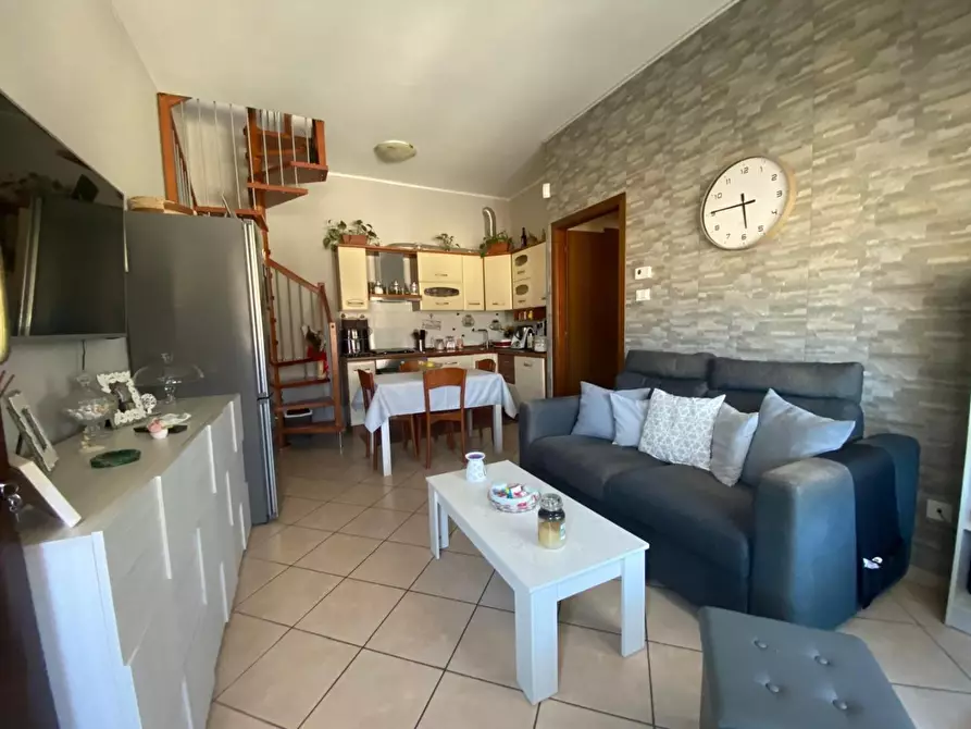 Immagine 19 di Appartamento in vendita  a Santa Maria A Monte